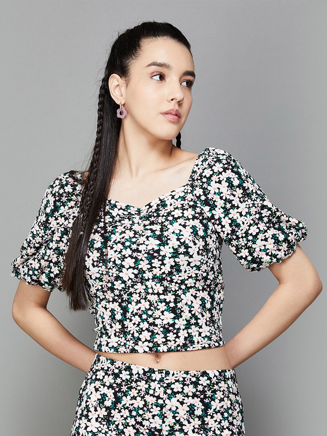 

Ginger by Lifestyle Floral Printed Sweetheart Neck Puff Sleeves Crop Top, Black