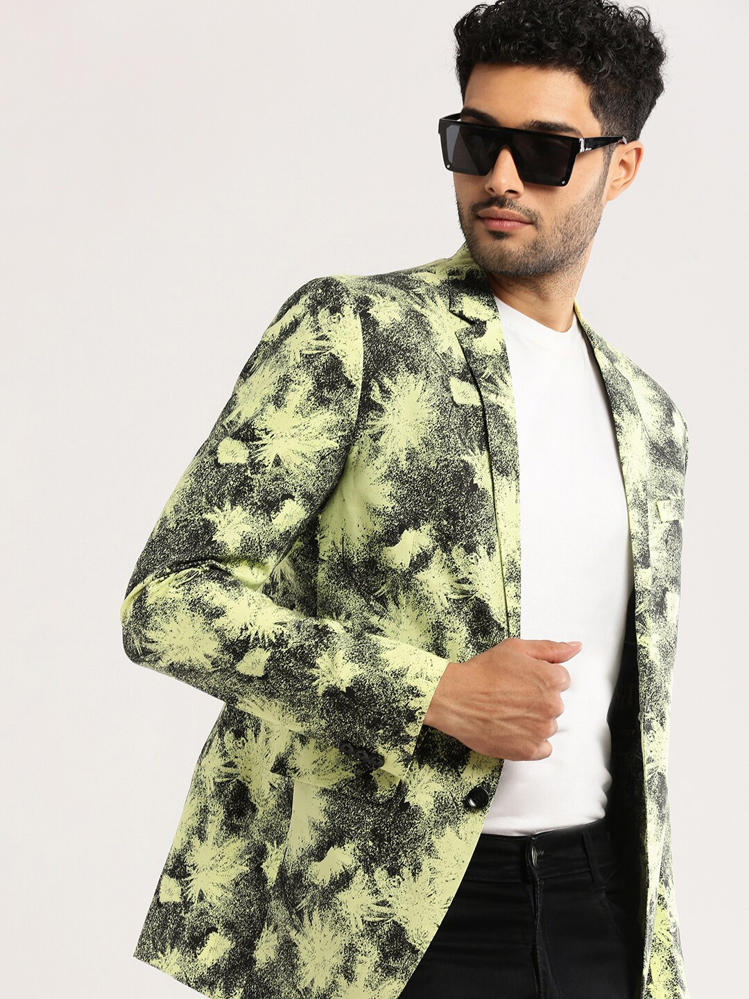 

SHOWOFF Printed Notched Lapel Slim-Fit Single-Breasted Blazer, Yellow