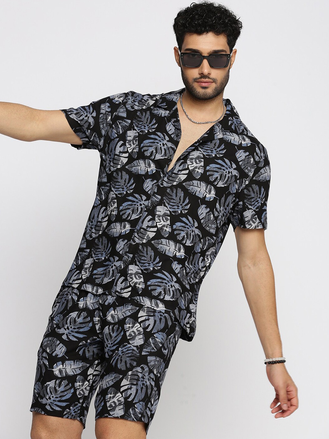 

SHOWOFF Floral Printed Oversized Shirt With Shorts, Black