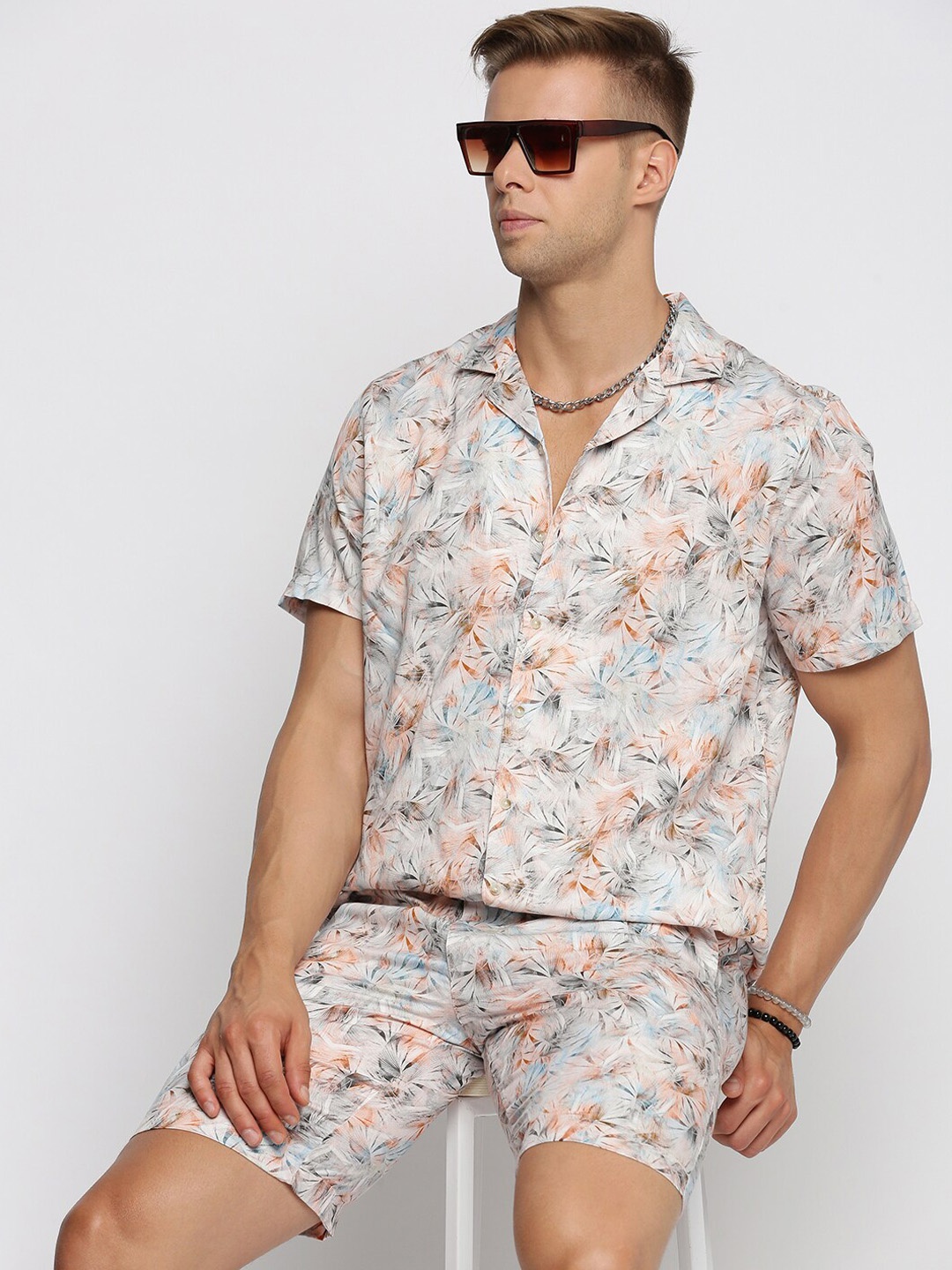 

SHOWOFF Floral Printed Oversized Shirt With Shorts, Off white