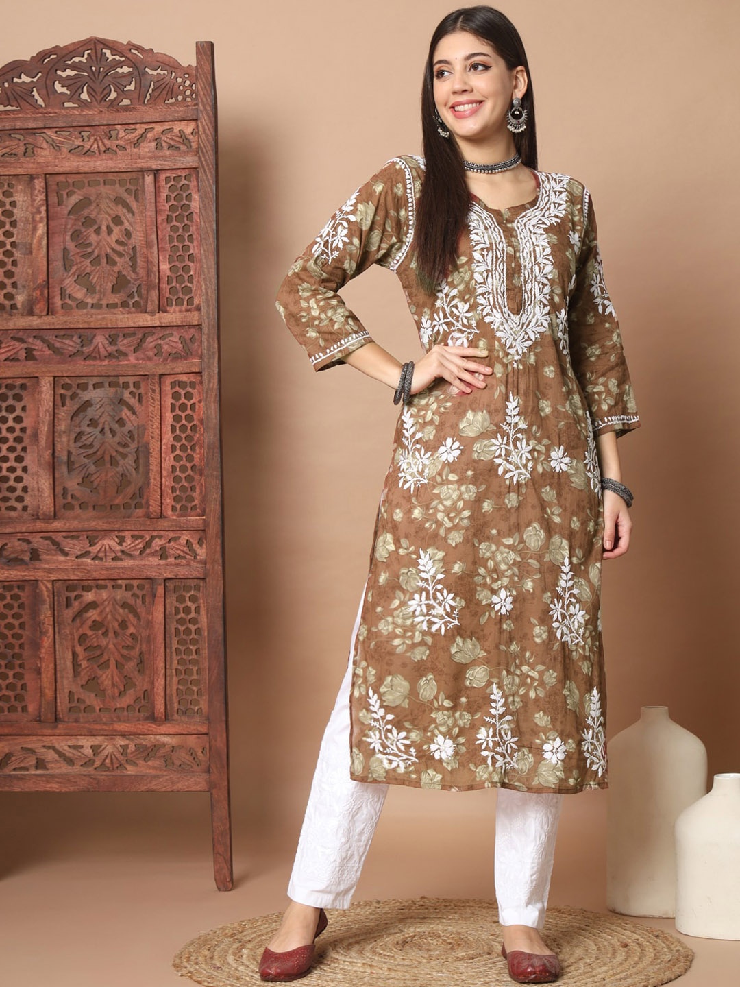 

Ethnava Floral Printed Lucknowi Chikankari Embroidered Kurta With Trousers, Brown