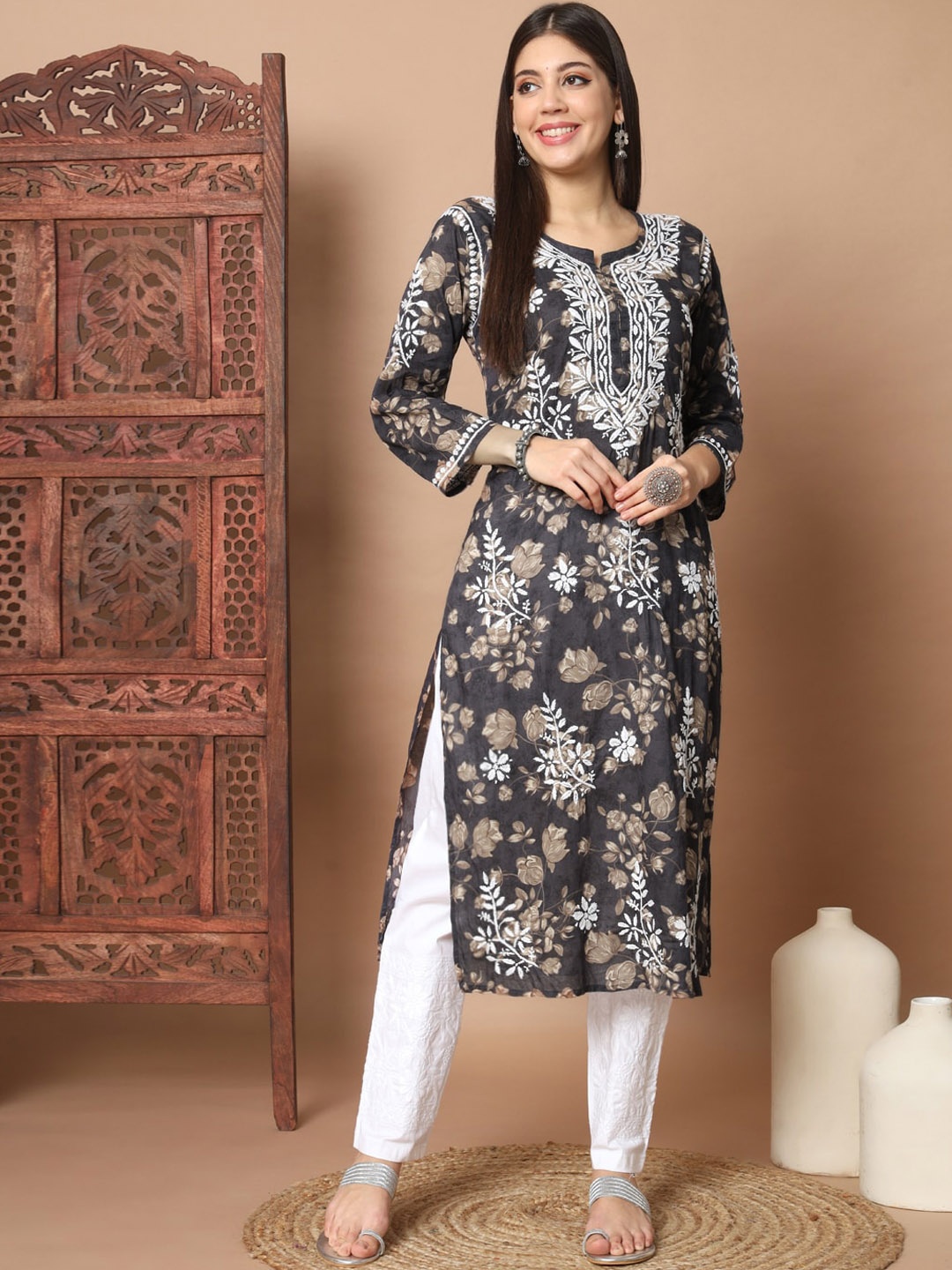 

Ethnava Ethnic Motifs Embroidered Lucknowi Chikankari Straight Kurta With Trousers, Grey
