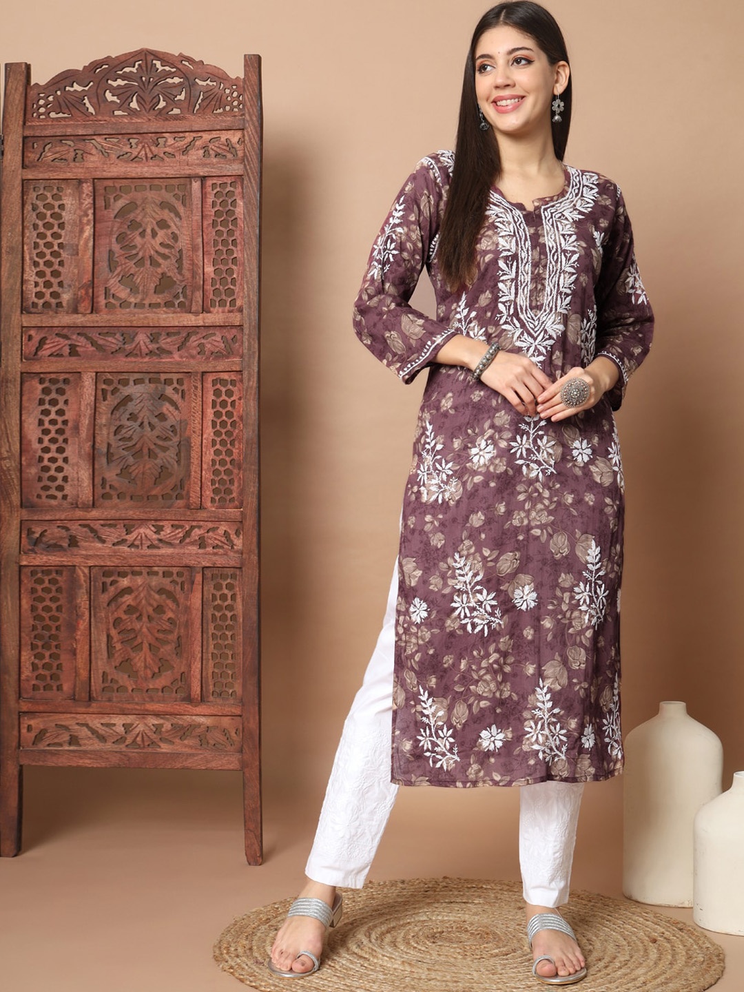 

Ethnava Ethnic Motifs Embroidered Lucknowi Chikankari Straight Kurta With Trousers, Purple