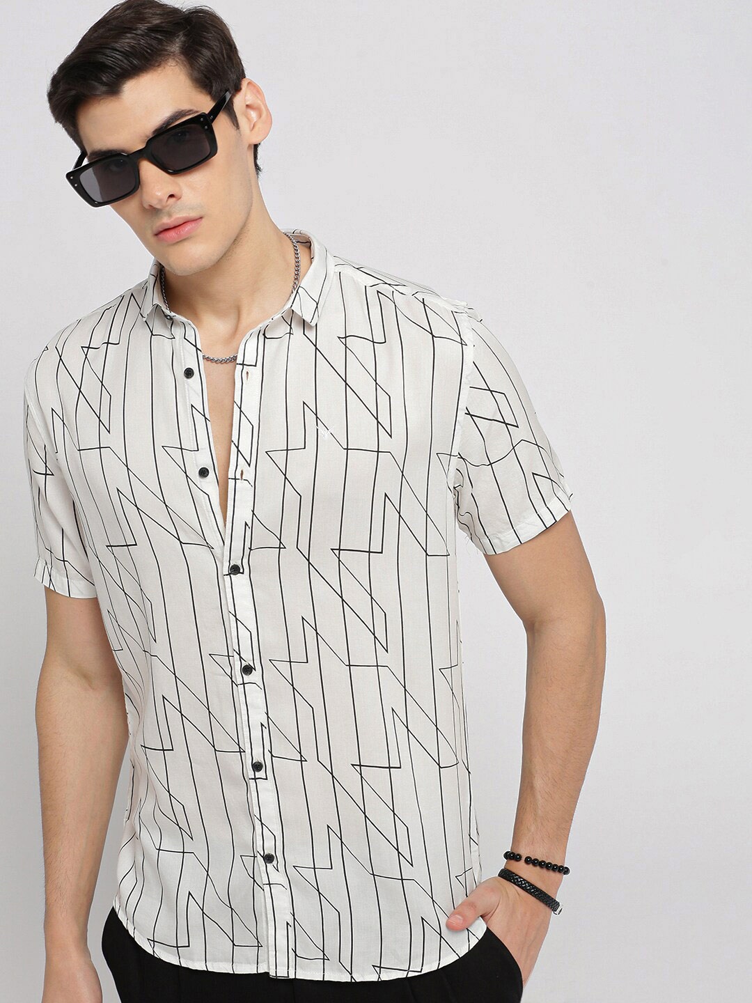 

SHOWOFF Standard Slim Fit Geometric Printed Twill Weave Cotton Casual Shirt, White