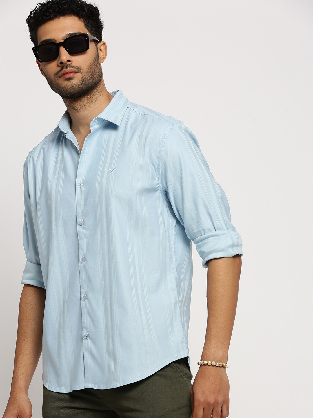 

SHOWOFF Premium Slim Fit Vertical Striped Spread Collar Long Sleeves Cotton Casual Shirt, Blue