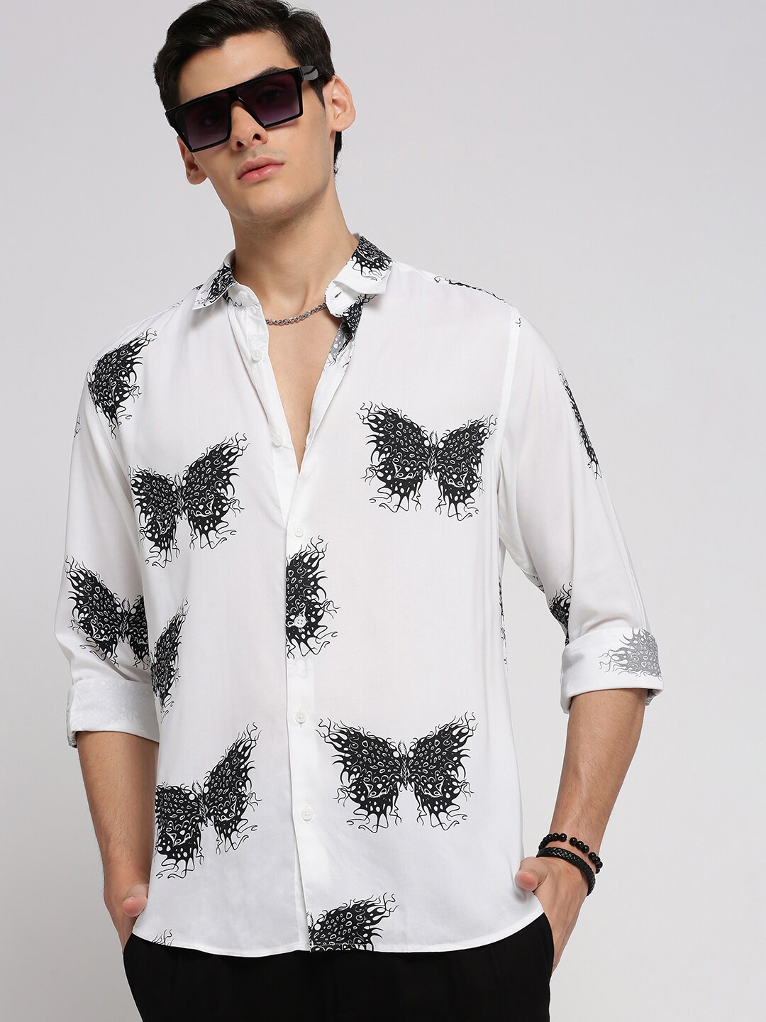 

SHOWOFF Standard Slim Fit Butterfly Printed Long Sleeves Cotton Casual Shirt, White