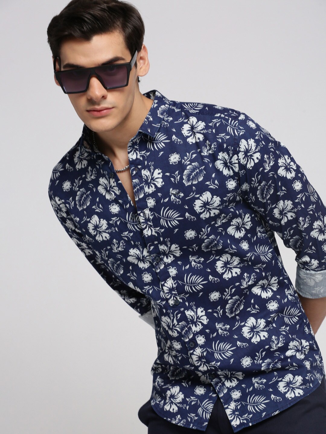 

SHOWOFF Premium Slim Fit Floral Printed Cotton Casual Shirt, Navy blue