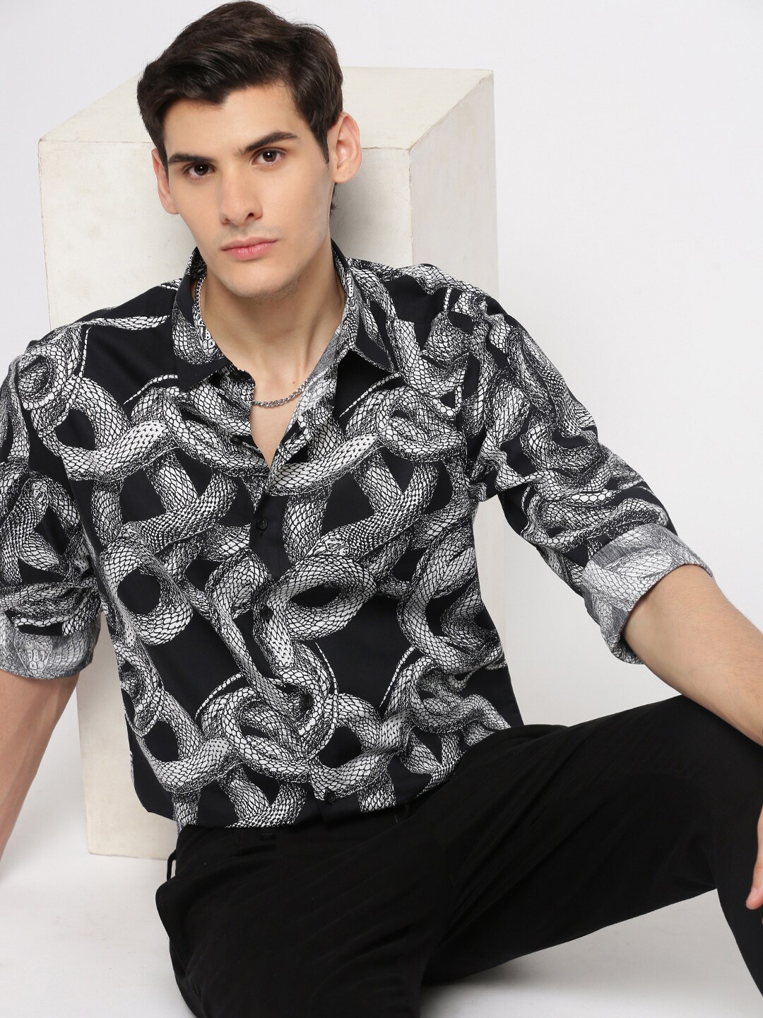 

SHOWOFF Standard Slim Fit Animal Printed Spread Collar Cotton Casual Shirt, Black