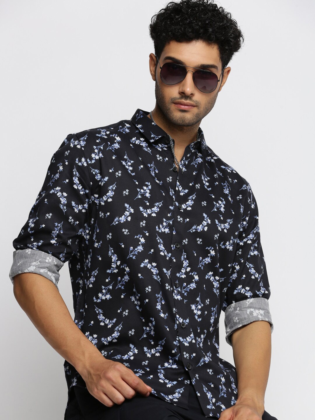 

SHOWOFF Men Black Smart Slim Fit Floral Opaque Printed Casual Shirt