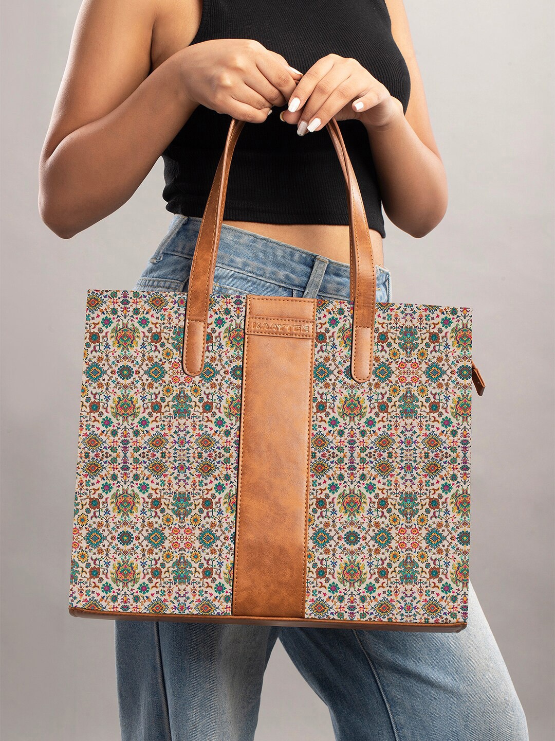 

KAAYTEE Women Printed Jute Laptop Bag, White