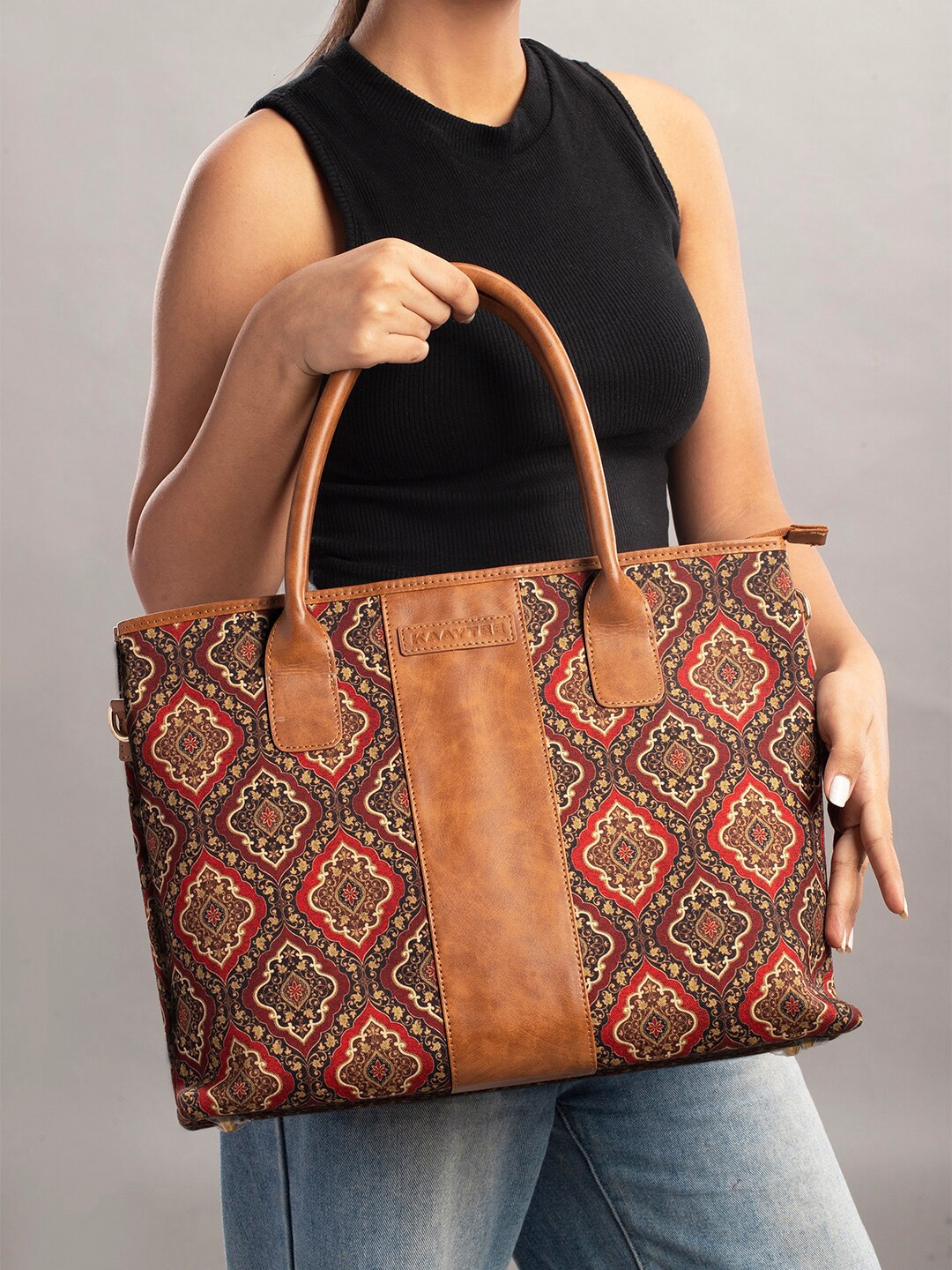 

KAAYTEE Printed Jute Laptop Bag, Brown