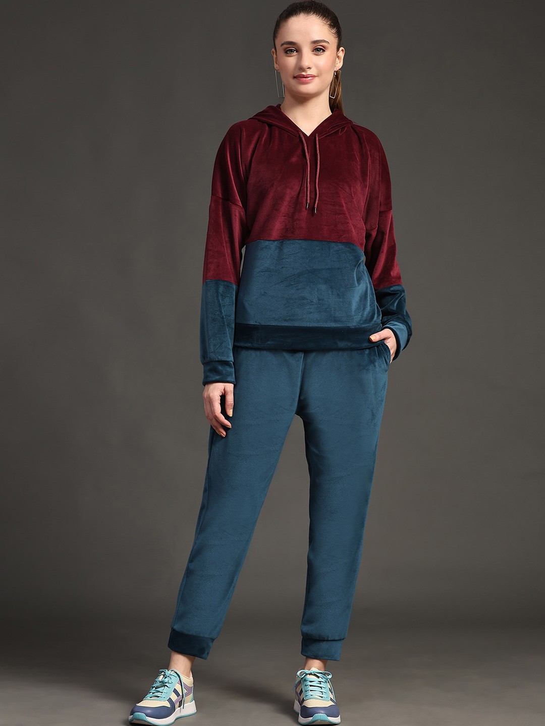

Ziva Fashion Colourblocked Hooded Neck Oversized Pure Wool Sweatshirt With Joggers, Burgundy