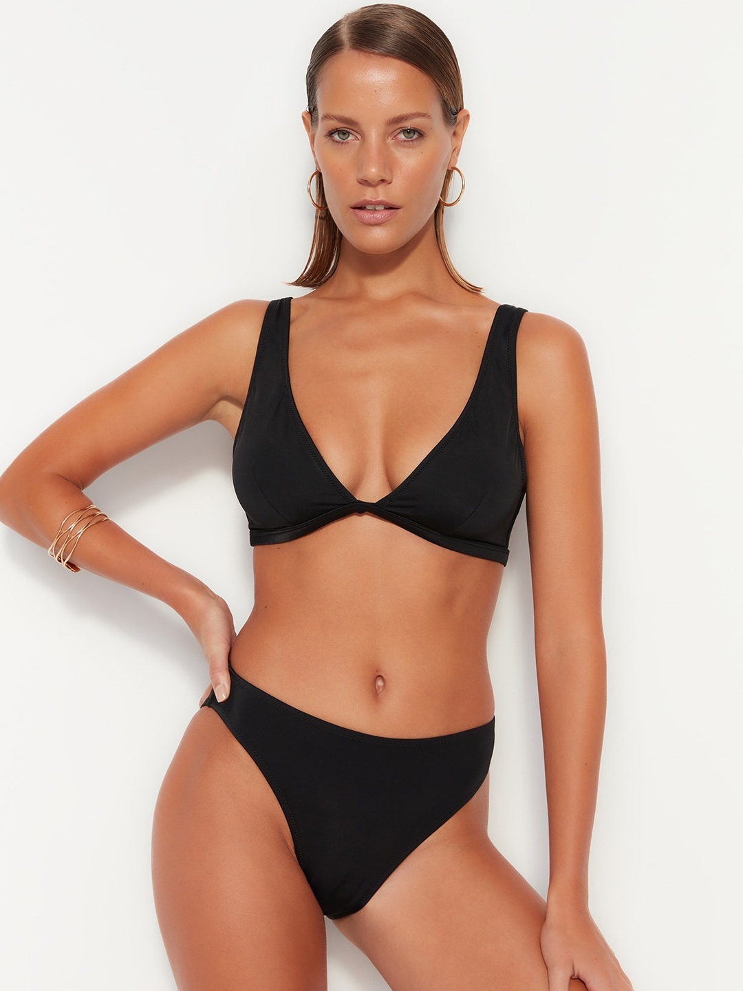 

Trendyol Women Mid-Rise Bikini Briefs, Black