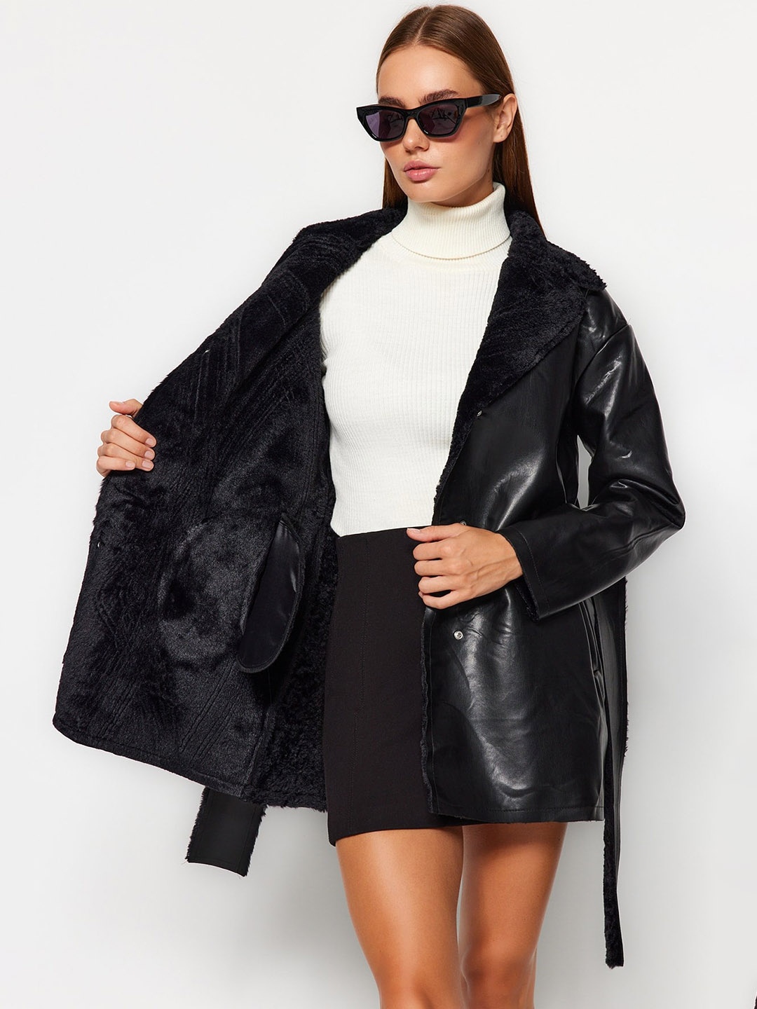 

Trendyol Single-Breasted Notched Lapel Overcoat, Black