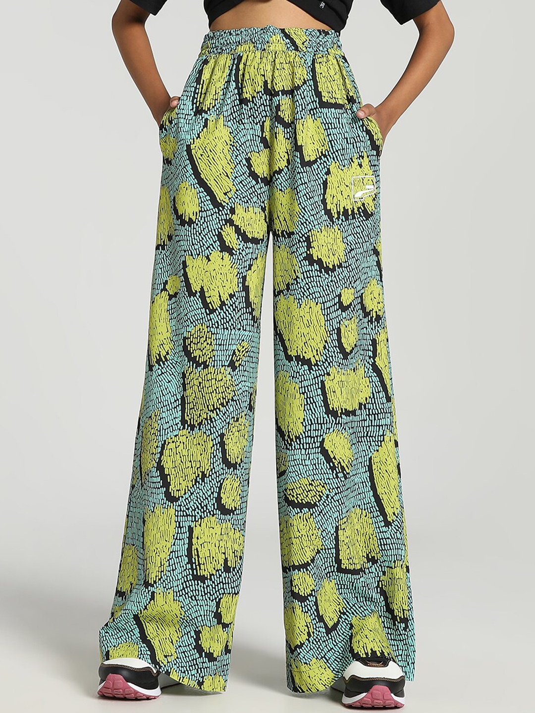 

Puma Women UPTOWN Graphic Women's Wide-Leg Track Pants, Green