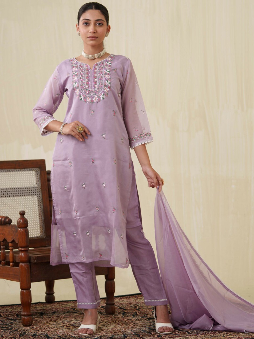 

House of Pataudi Floral Embroidered Straight Kurta & Trouser With Dupatta, Lavender