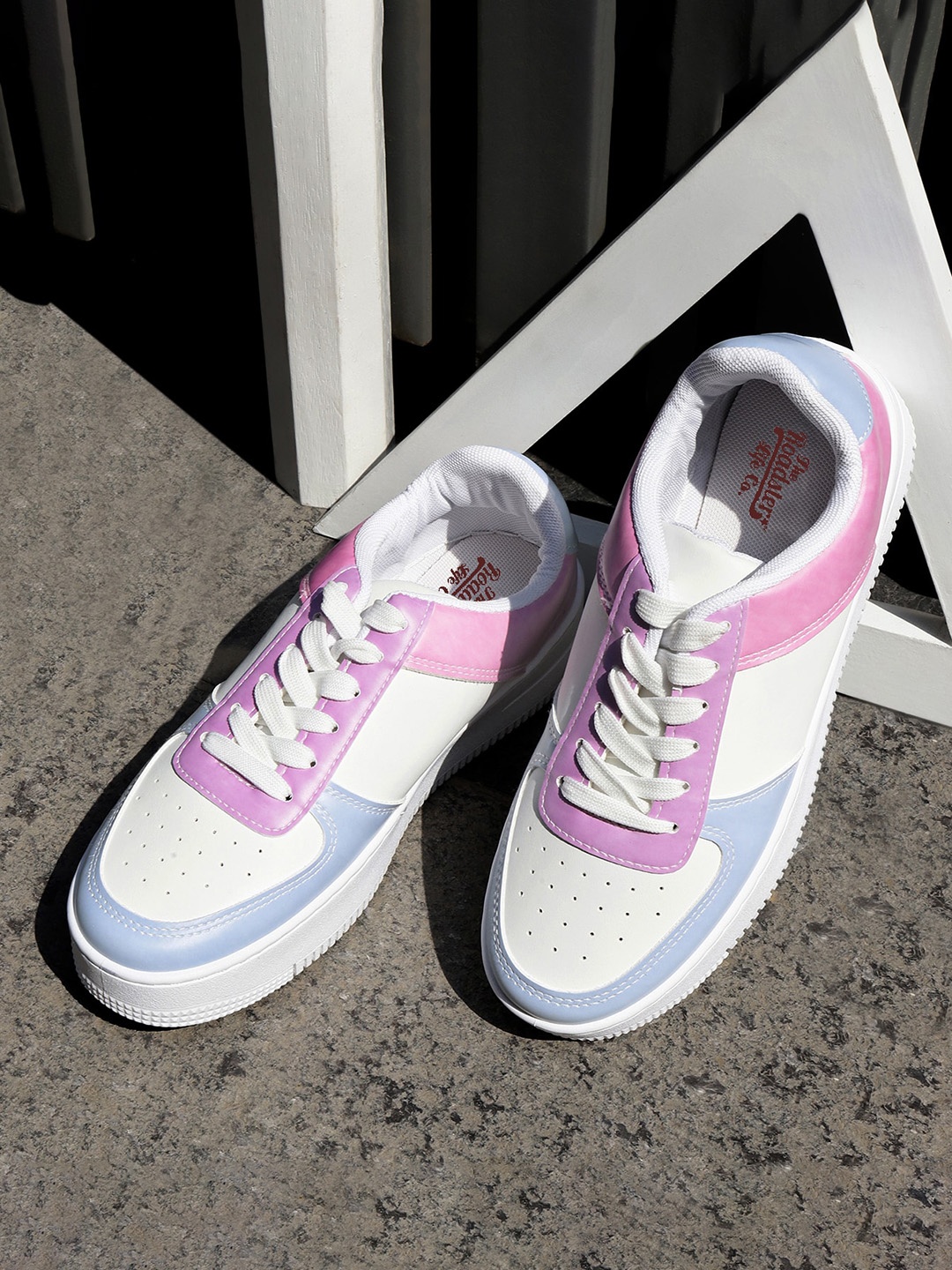 

The Roadster Lifestyle Co.Women White & Pink Colour Changing Lightweight Sneakers