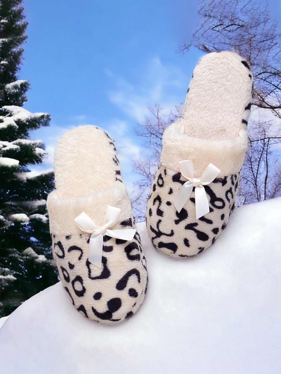 

Pampy Angel Women Animal Printed Bow Detail Winter Warm Fur Room Slippers, Cream