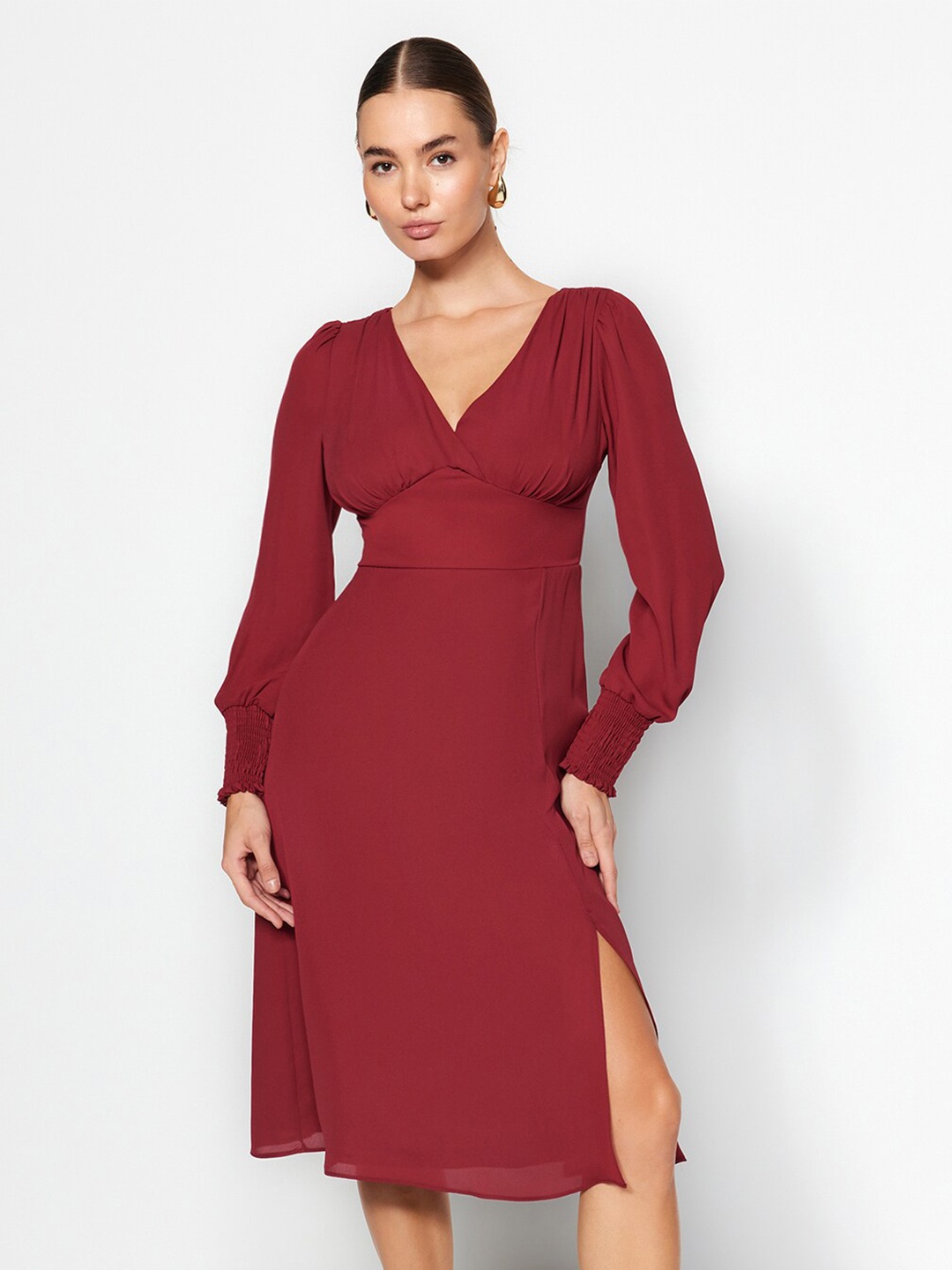 

Trendyol V-Neck Cuffed Sleeves Sheath Dress, Red