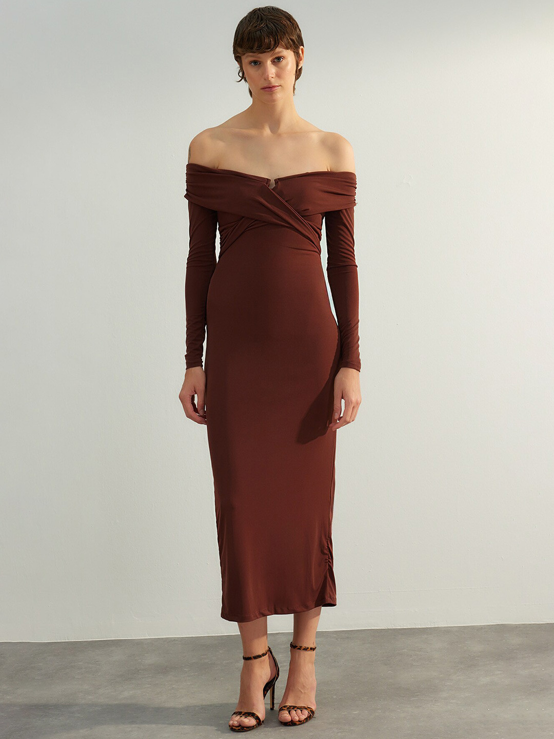 

Trendyol Off Shoulder Gathered Bodycon Midi Dress, Brown