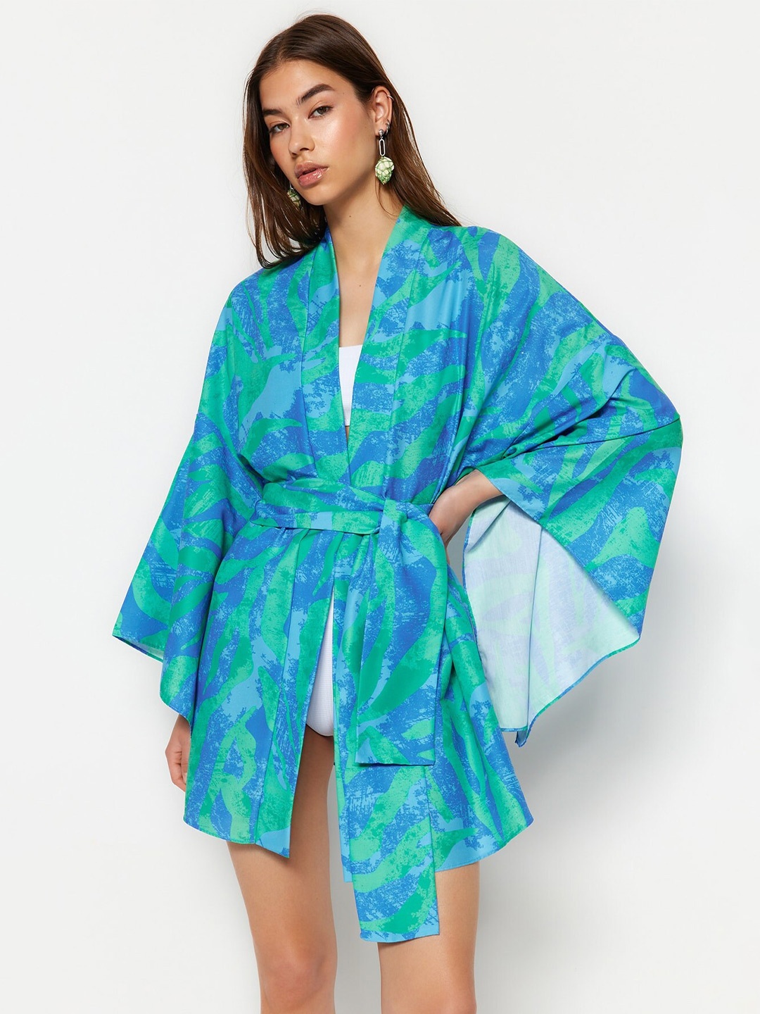 

Trendyol Abstract Printed Shawl Neck Swimwear Cover up Top, Na
