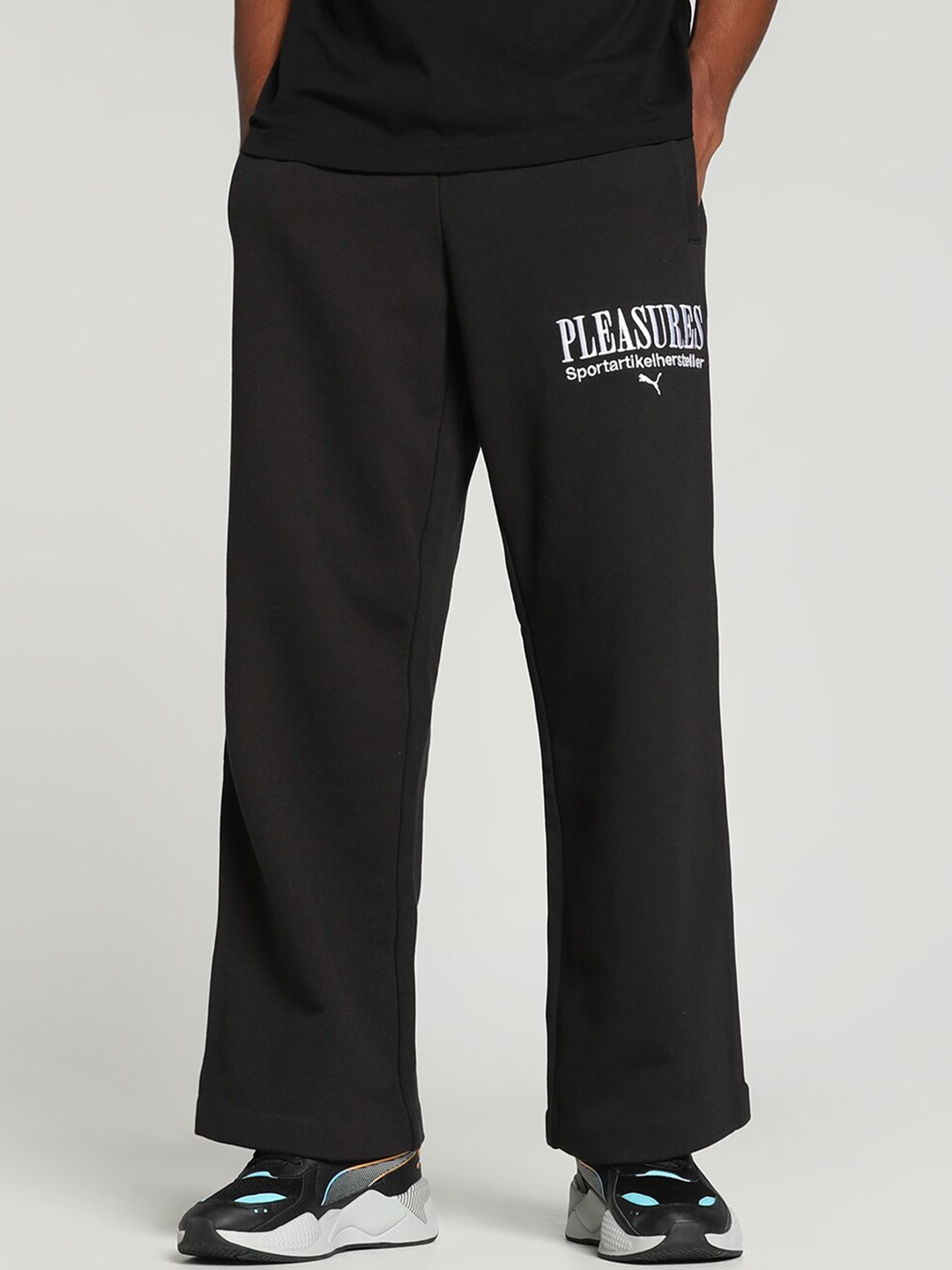 

Puma Men PLEASURES Track Pants, Black