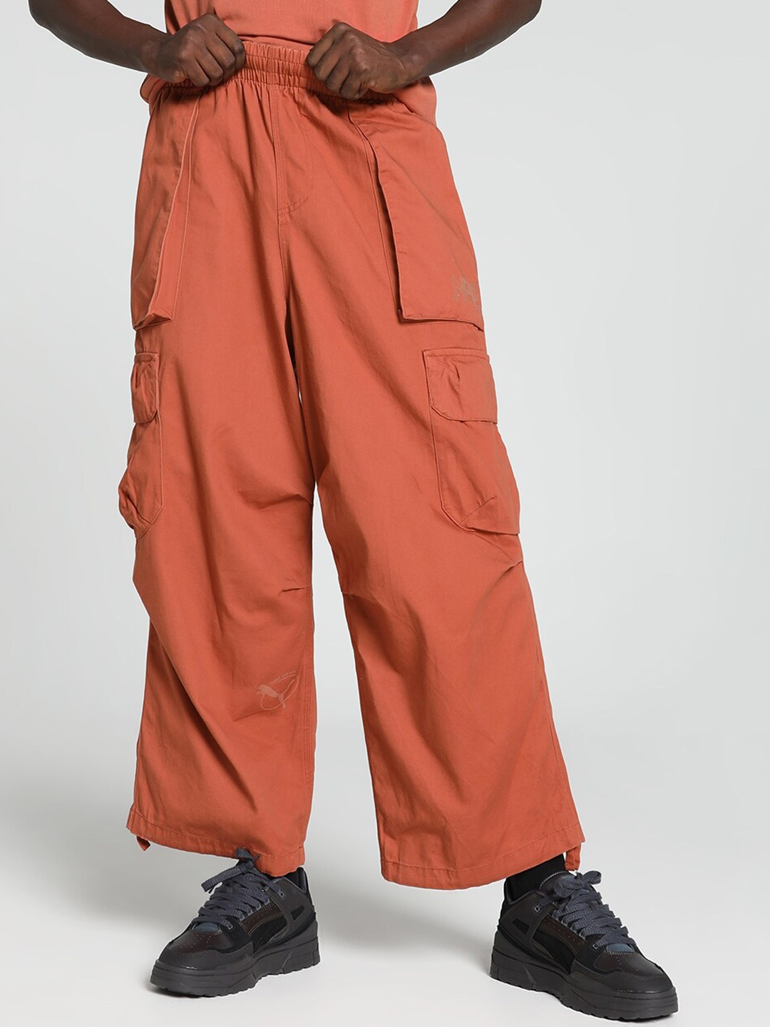 

Puma Unisex x PERKS AND MINI Parachute Trousers, Rust