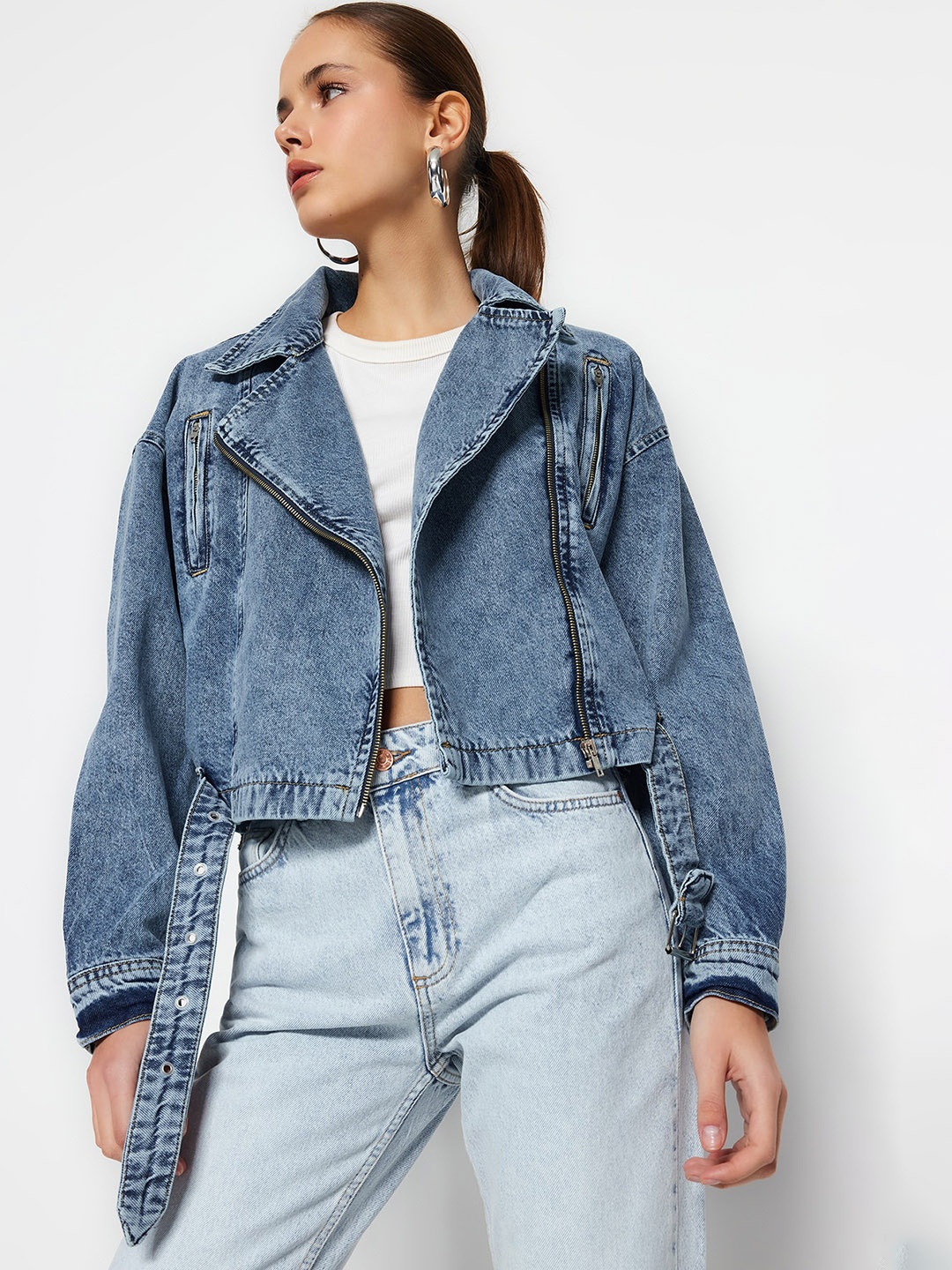 

Trendyol Lapel Collar Long Sleeves Cotton Crop Denim Jacket, Blue