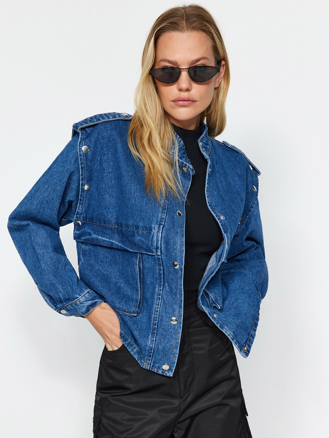 

Trendyol Shoulder Tabs Washed Mock Neck Denim Jacket, Blue