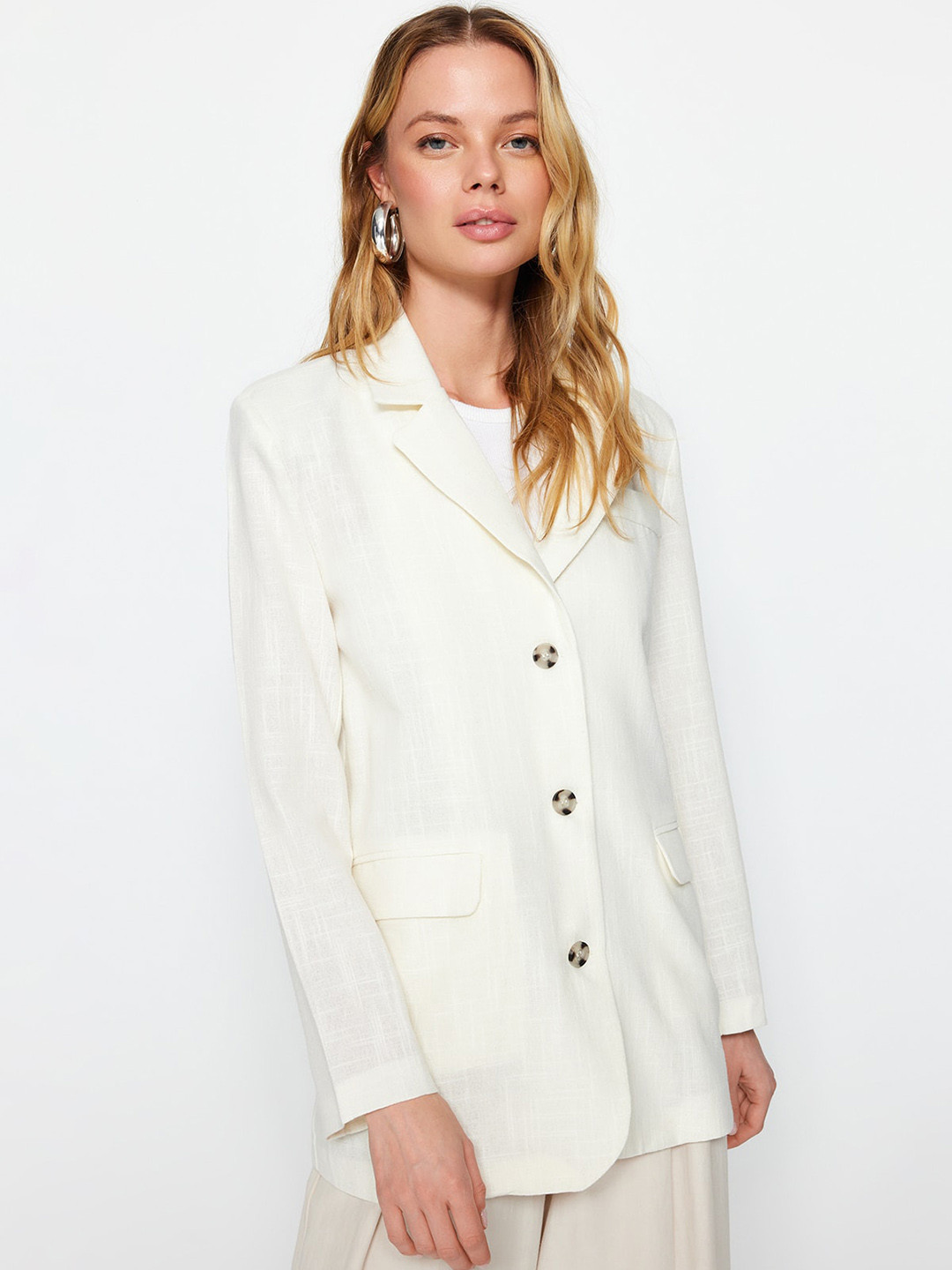 

Trendyol Notched Lapel Collar Single-Breasted Pure Cotton Longline Blazer, Off white