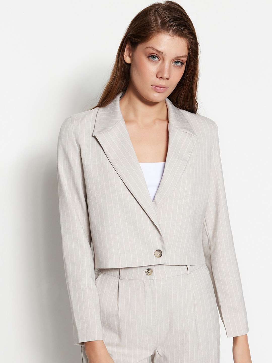 

Trendyol Striped Peaked Lapel Long Sleeves Single-Breasted Crop Blazer, Cream