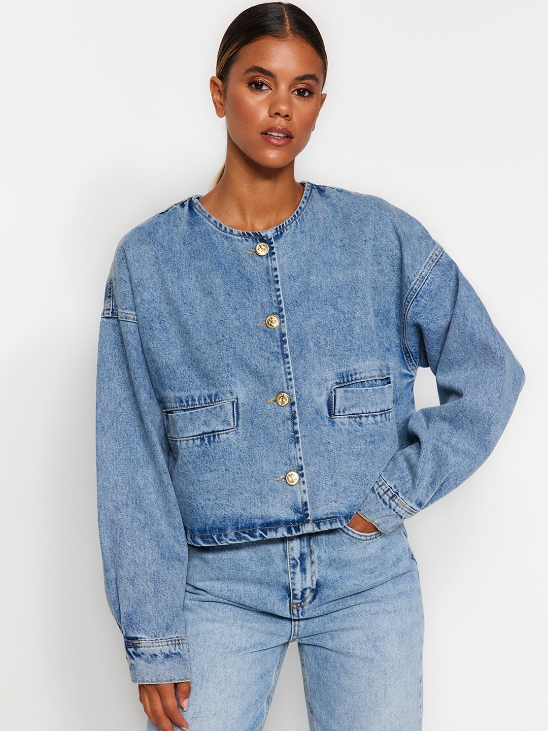

Trendyol Round Neck Long Sleeves Cotton Denim Jacket, Blue