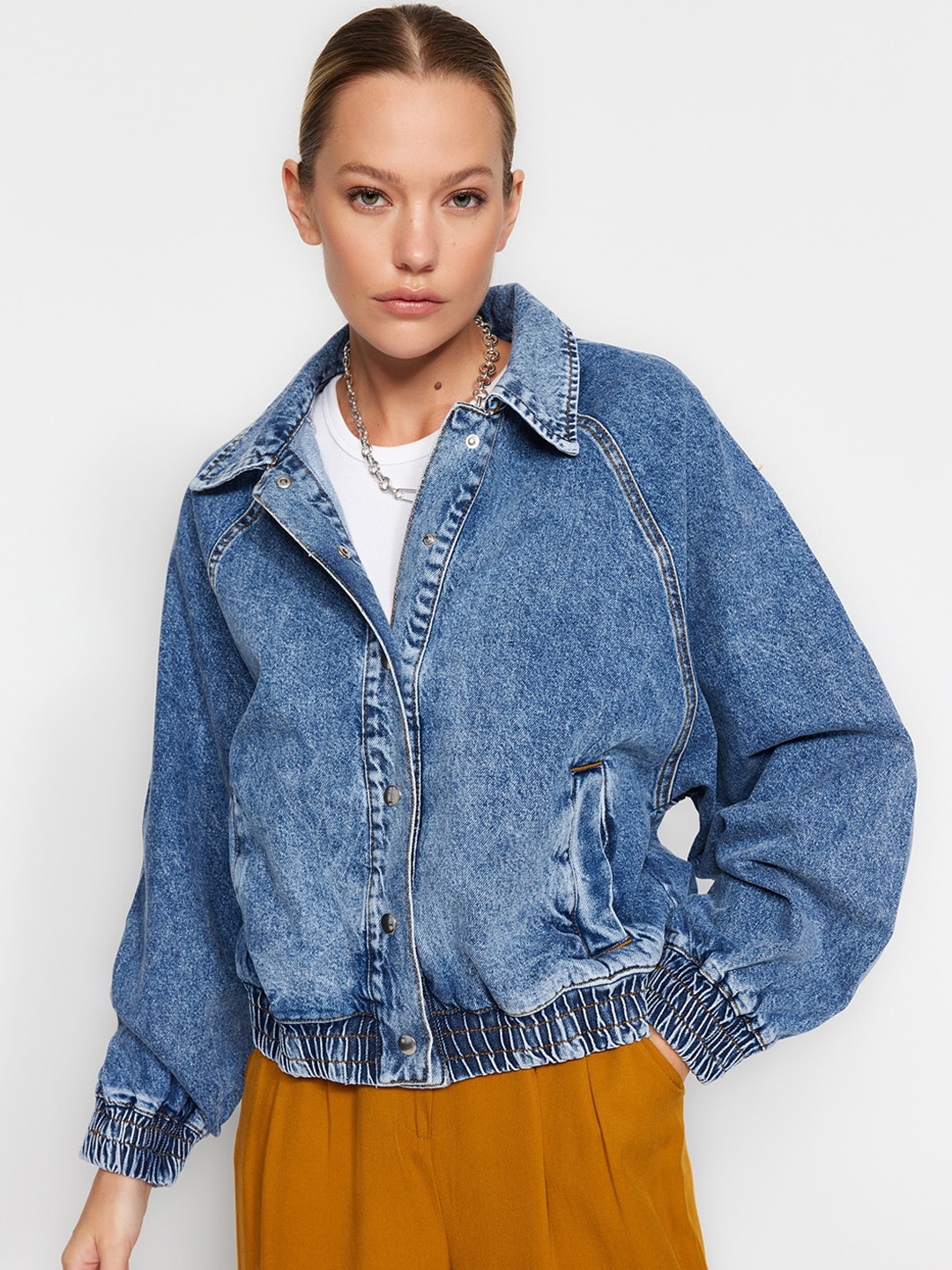 

Trendyol Spread Collar Long Sleeves Cotton Crop Denim Jack, Blue