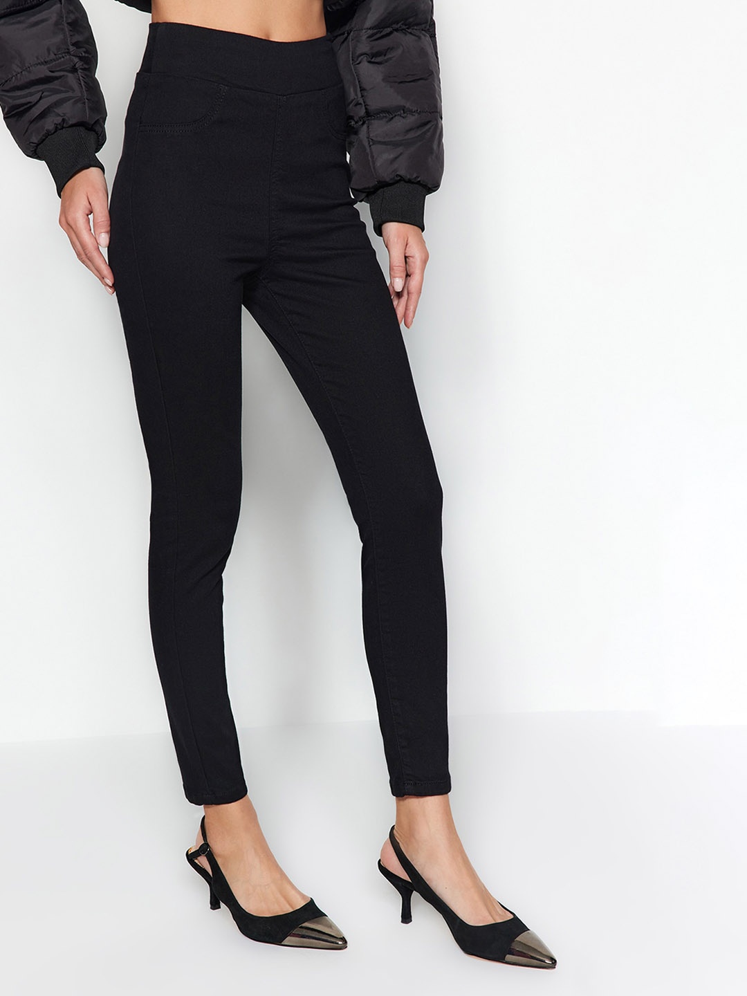 

Trendyol Women Regular Fit Mid-Rise Cotton Jeans, Black