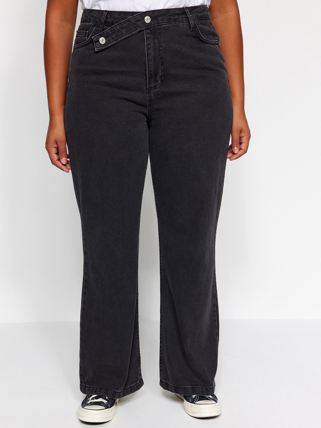 

Trendyol Women Plus Size Mid-Rise Clean Look Jeans, Black