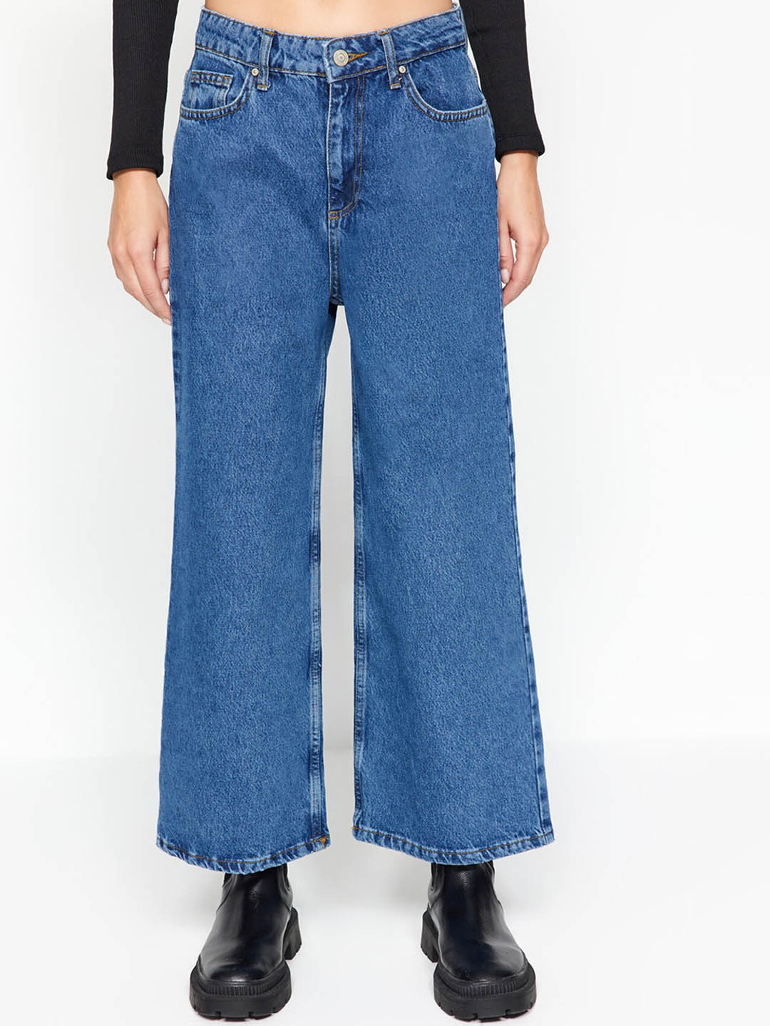 

Trendyol Women Cropped Clean Look Cotton Jeans, Blue
