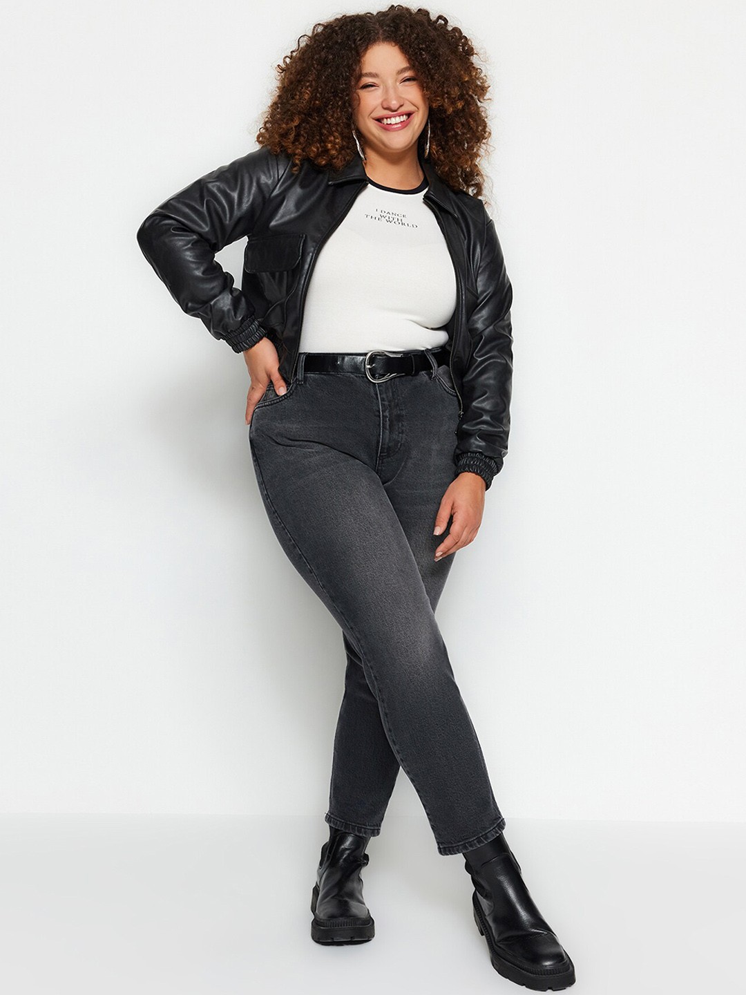 

Trendyol Women Plus Size Heavy Fade Jeans, Black