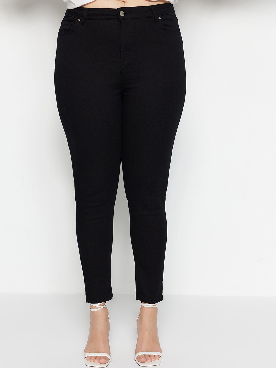 

Trendyol Women Plus Size Mid-Rise Clean Look Stretchable Jeans, Black