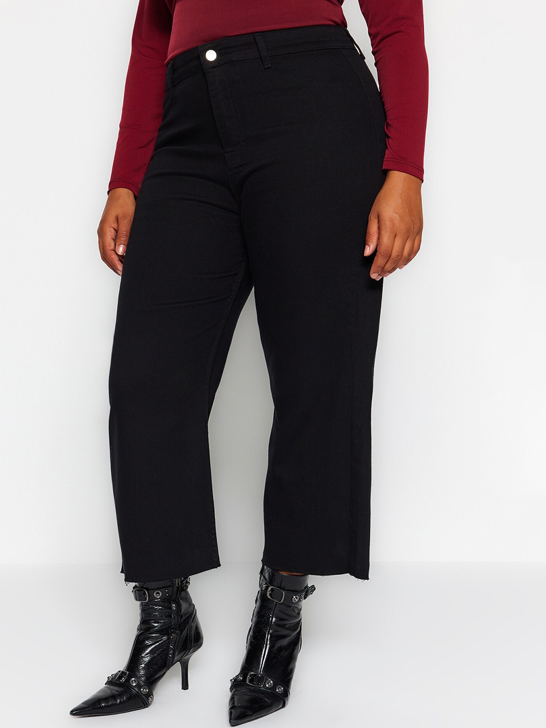 

Trendyol Women Regular Fit Mid-Rise Cotton Jeans, Black