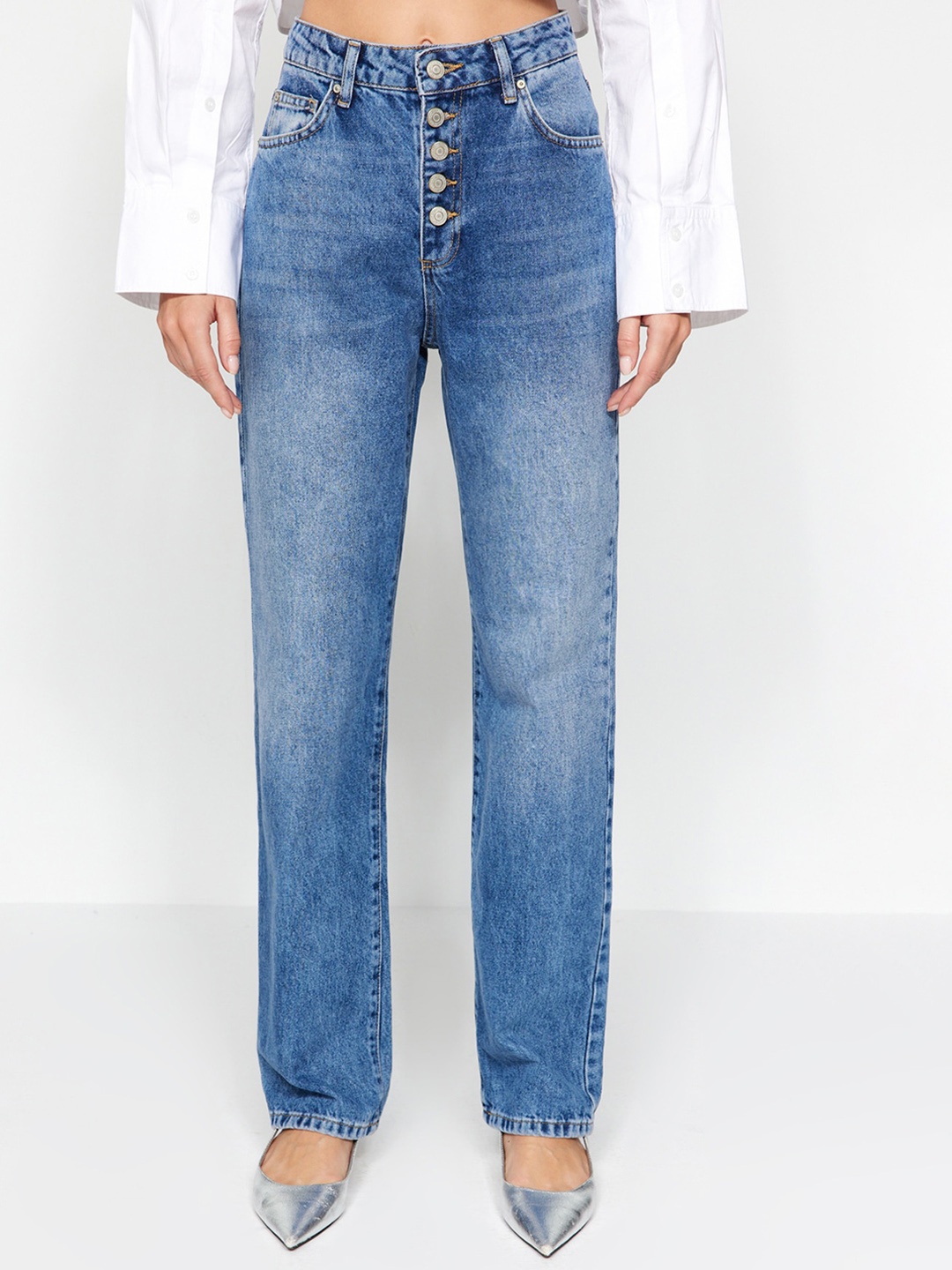 

Trendyol Women Straight Fit Light Fade Pure Cotton Jeans, Blue