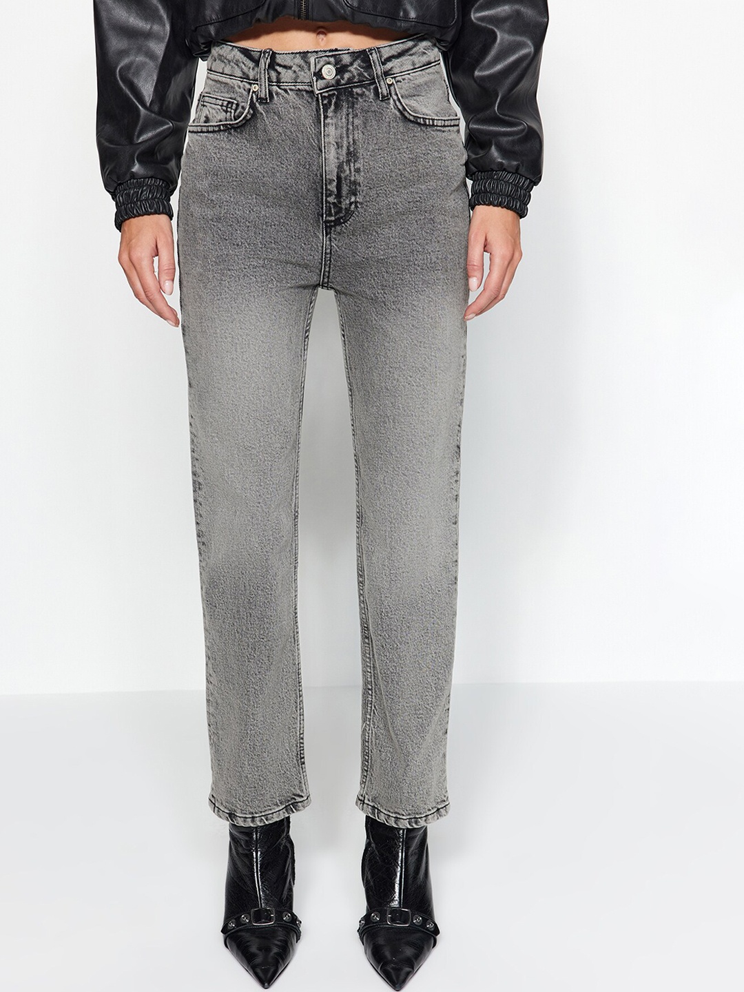 

Trendyol Women Regular Fit Mid-Rise Cotton Jeans, Grey