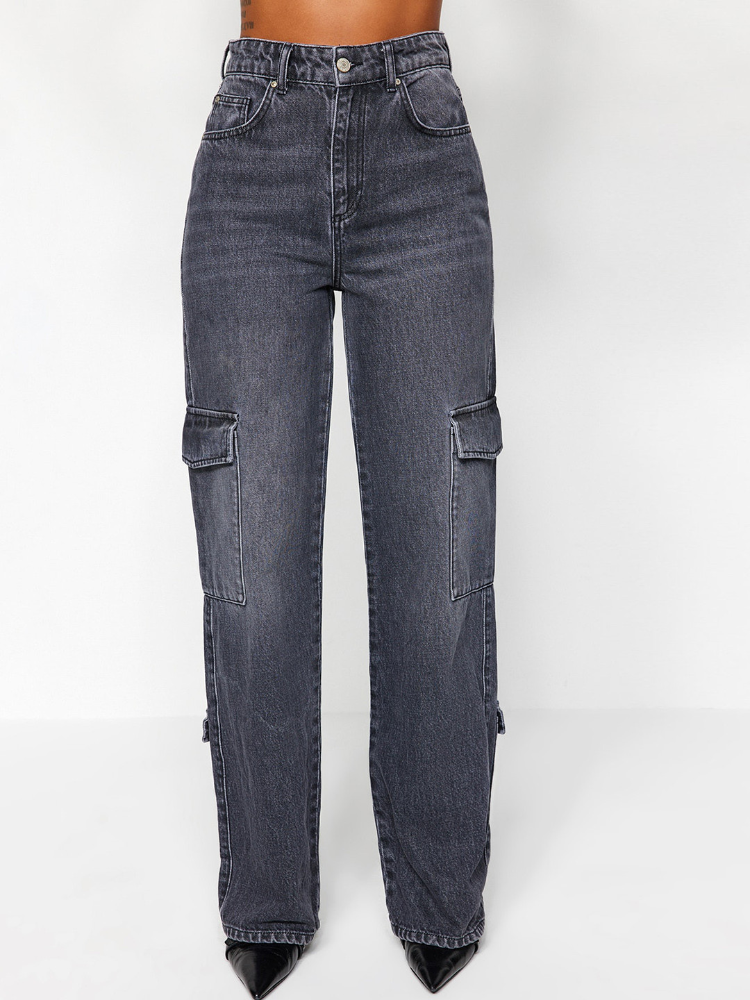 

Trendyol Women Mid-Rise Clean Look Jeans, Black