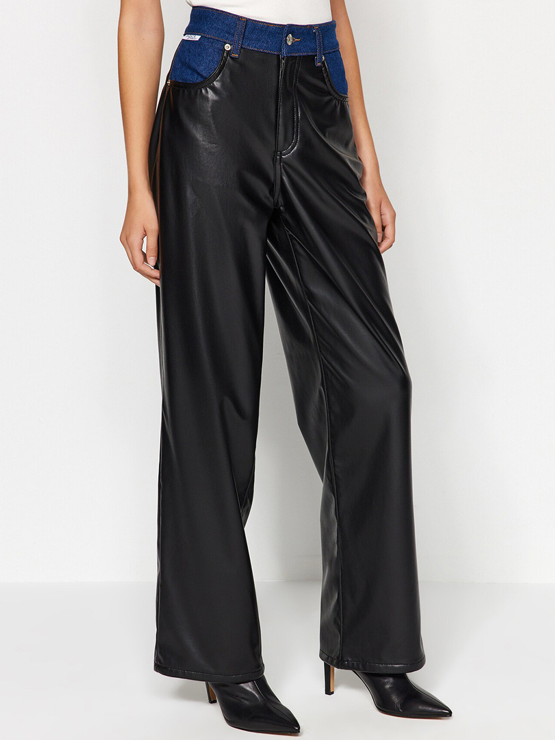 

Trendyol Women Regular Fit Mid-Rise Jeans, Black