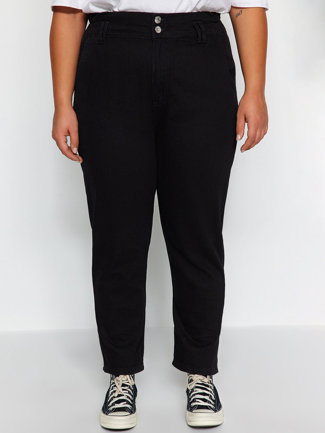 

Trendyol Women Mid Rise Clean Look Pure Cotton Jeans, Black