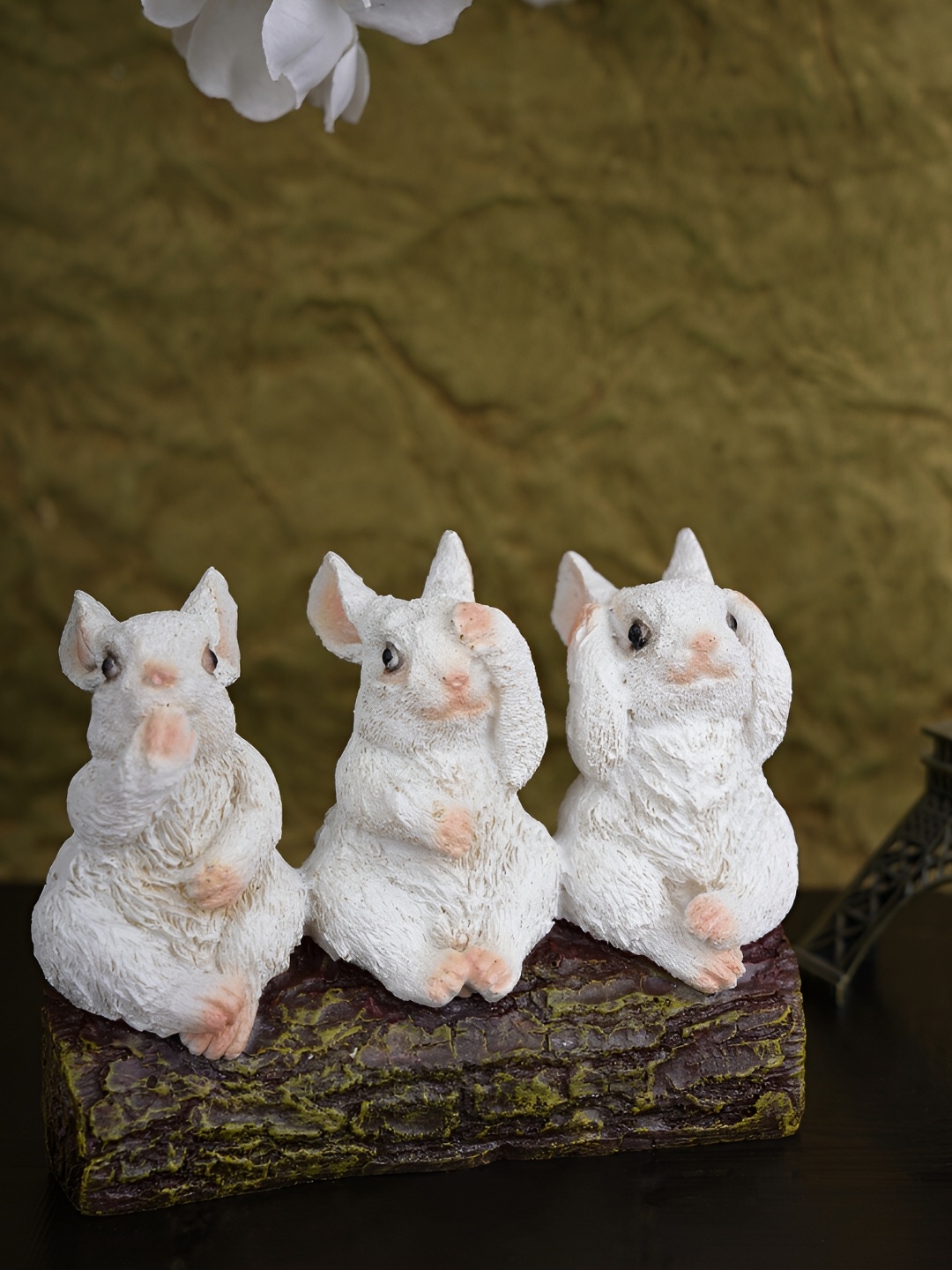 

Vikarafty White & Pink Rabbit Figurine Showpiece