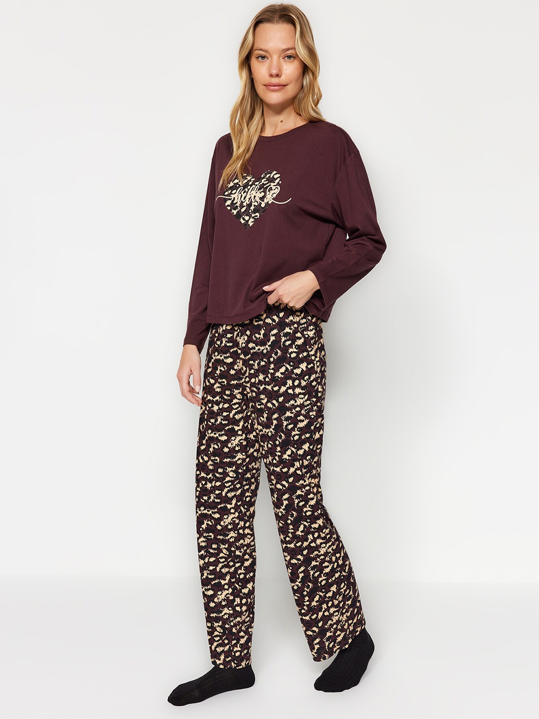 

Trendyol Graphic Printed Pure Cotton Night suit, Brown