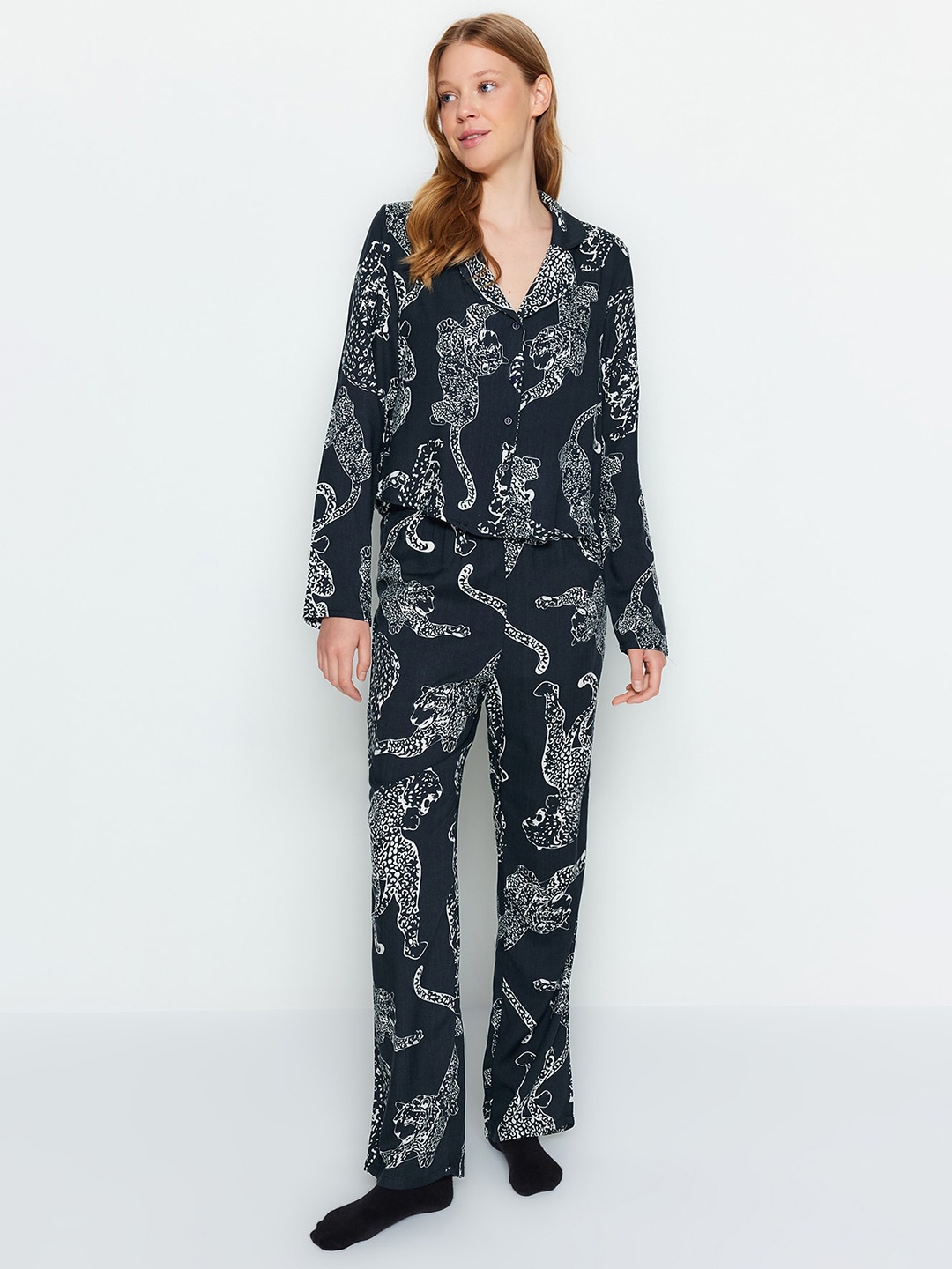 

Trendyol Conversational Printed Lapel Collar Shirt With Lounge Pant, Black