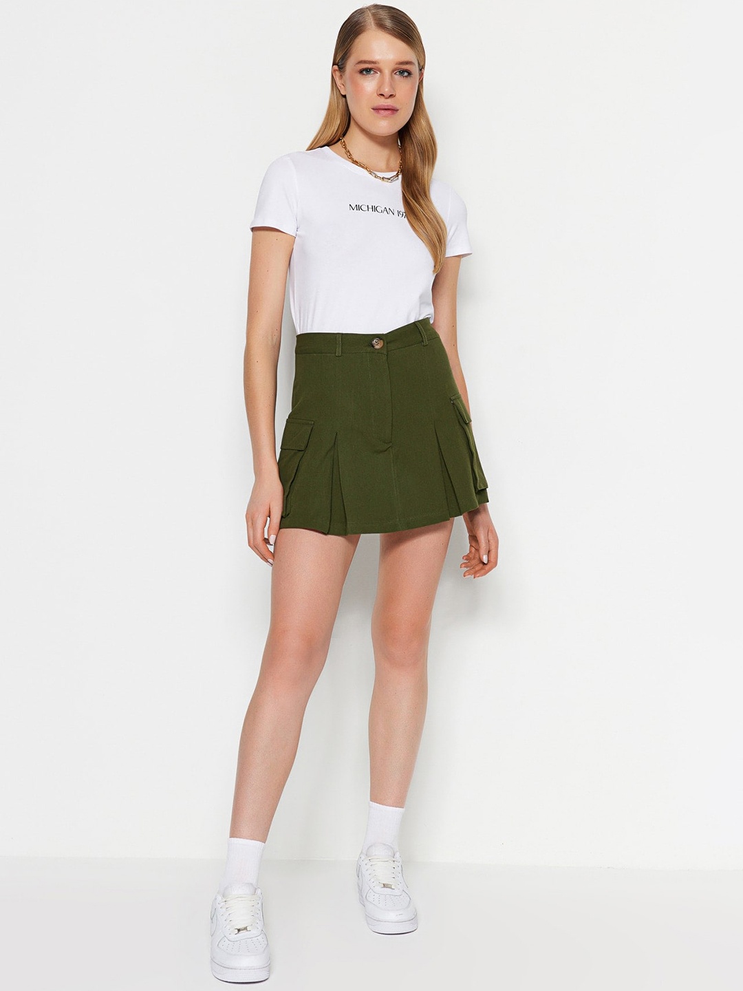 

Trendyol Women Mid-Rise Regular Fit Cotton Regular Skorts, Green