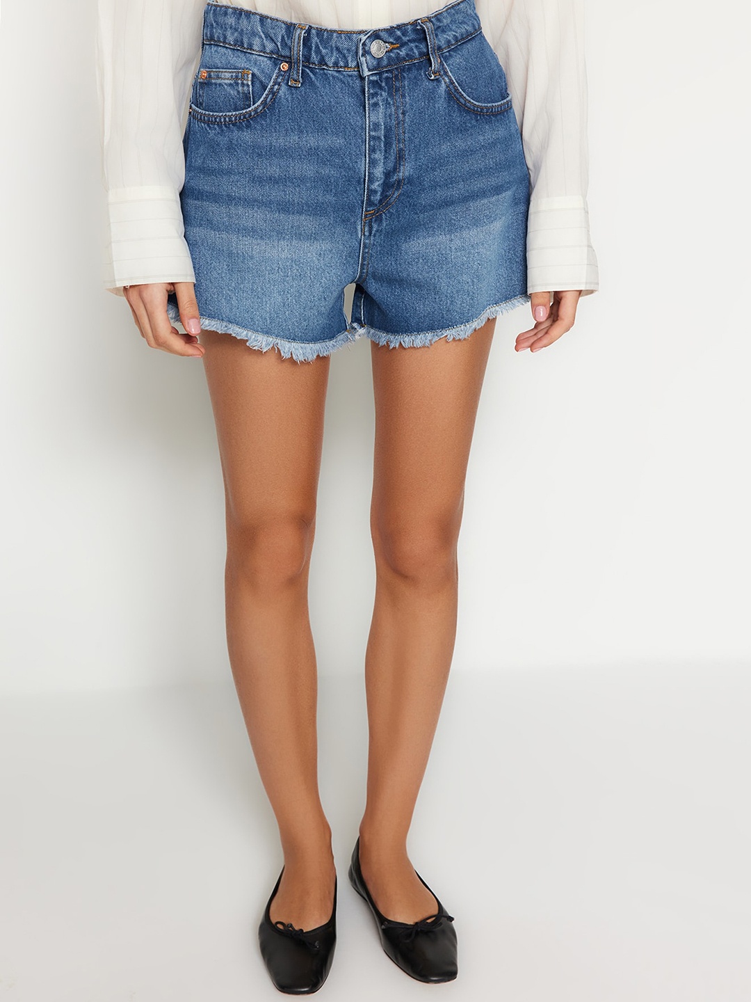 

Trendyol Women Washed Pure Cotton Denim Shorts With Frayed Hem, Blue