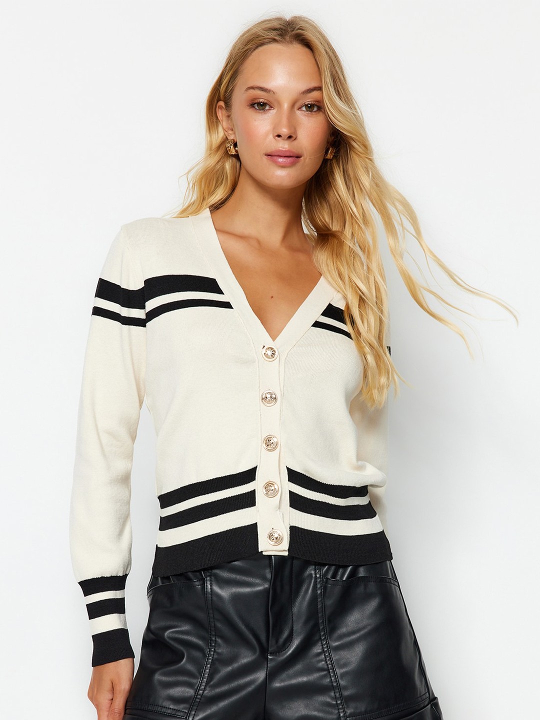 

Trendyol Striped V-Neck Crop Cardigan Sweater, White